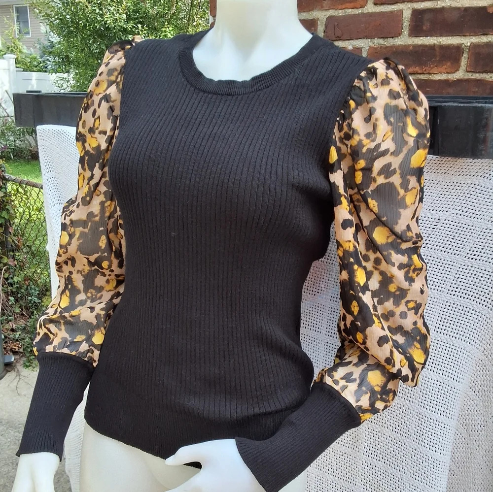 DKNY Ribbed top chiffon leopard sleeve crew neck  M